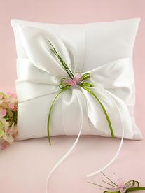 3038-9 Butterfly in Love Ring Pillow