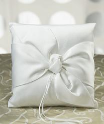 5011 The Knot Ring Pillow