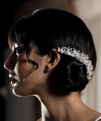 8758 White Pearl & Crystal Hair Comb